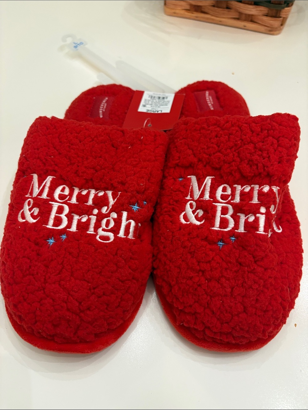 Wondershop Red 'Merry & Bright' Plush Holiday Slippers NWT size L (9/10)